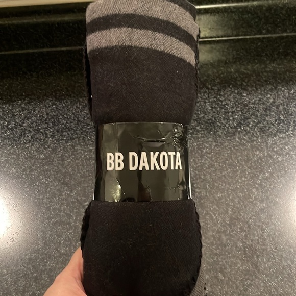 BB Dakota Reversible Poncho by Steve Madden - Picture 3 of 5